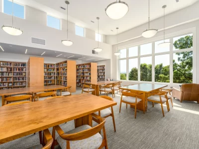 سالن مطالعه و کتابخانه